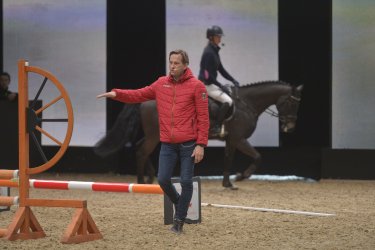 Reitstunde beim Bundestrainer, lernen vom Meister der Freiheitsdressur und Stars der Hop Top Show